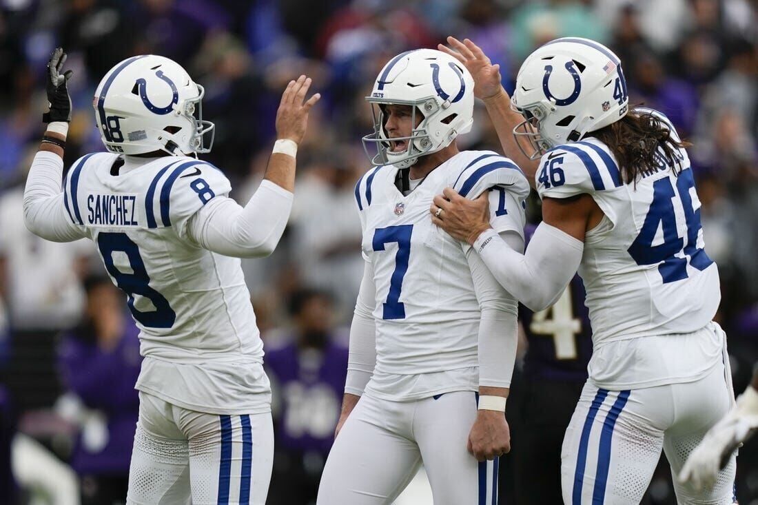 NFL - Indianapolis Colts vs. Baltimore Ravens under the Monday Night  Lights. 