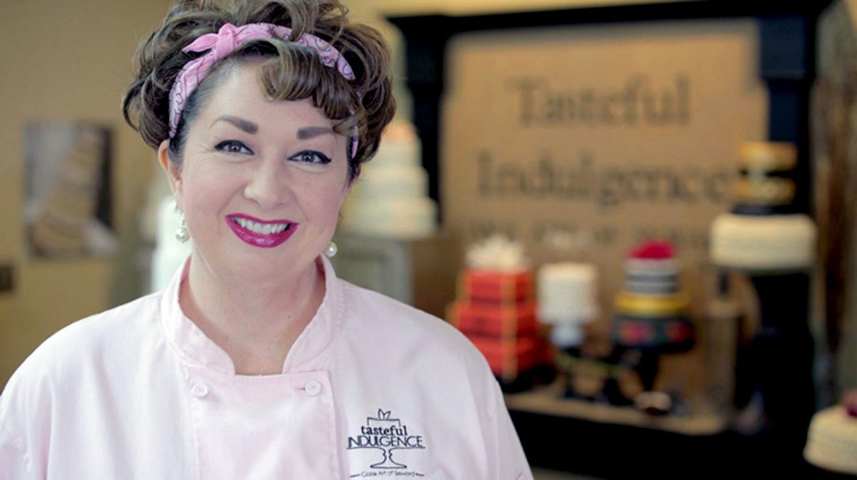 Cake Wars Contestant Sharing Tips In Columbus