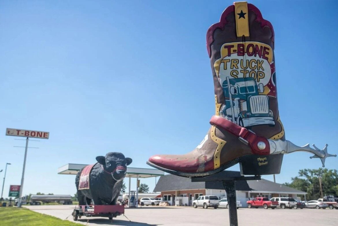 Anthony's Steakhouse steer settles into new home