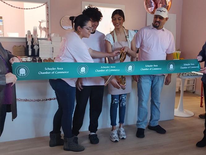 Susy's Bloom and Brew ribbon cutting