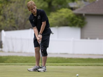 051126-col-spo-aquinas-bgolf-p1.jpg