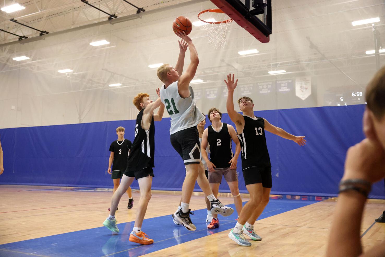 HowellsDodge boys basketball builds cohesion, chemsitry