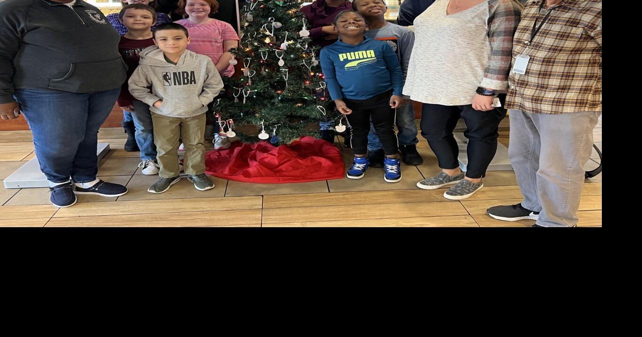 Spreading the holiday spirit | Local News | commercial-news.com