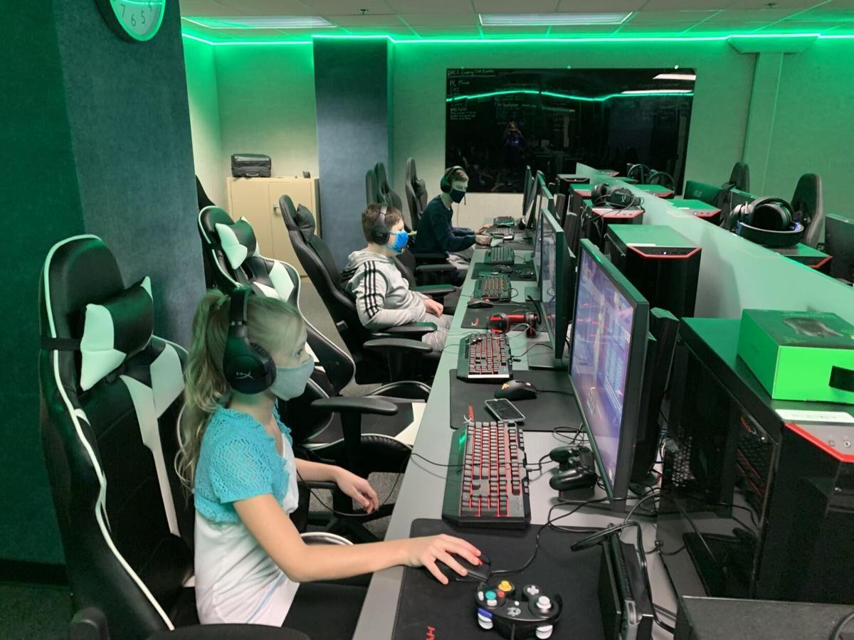 Board approves D118 administrator salaries; esports at DHS | News |  commercial-news.com