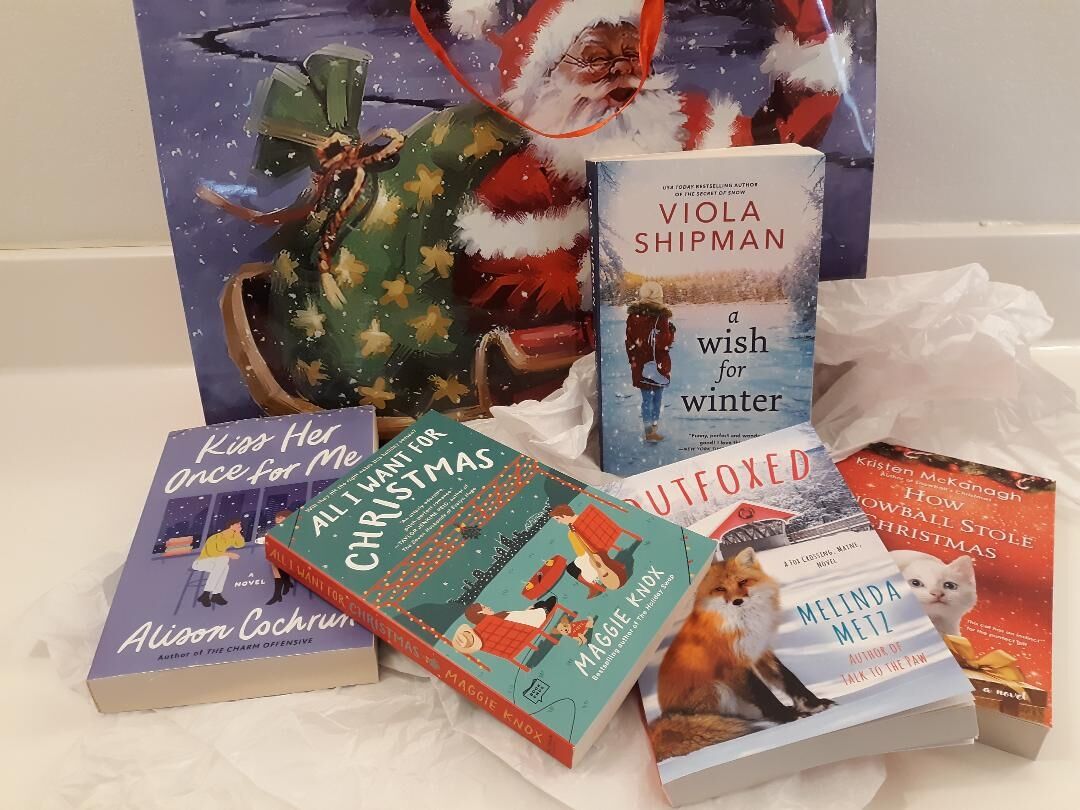The Bookworm Sez: 'Tis the season for holiday romances | Lifestyles |  commercial-news.com