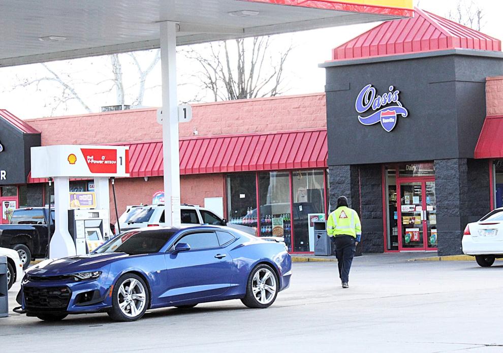 Mosaic City Church offers gas giveaway to begin Easter celebration