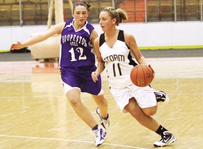 Storm Cruises Past Cornjerkers Sports Commercial News Com