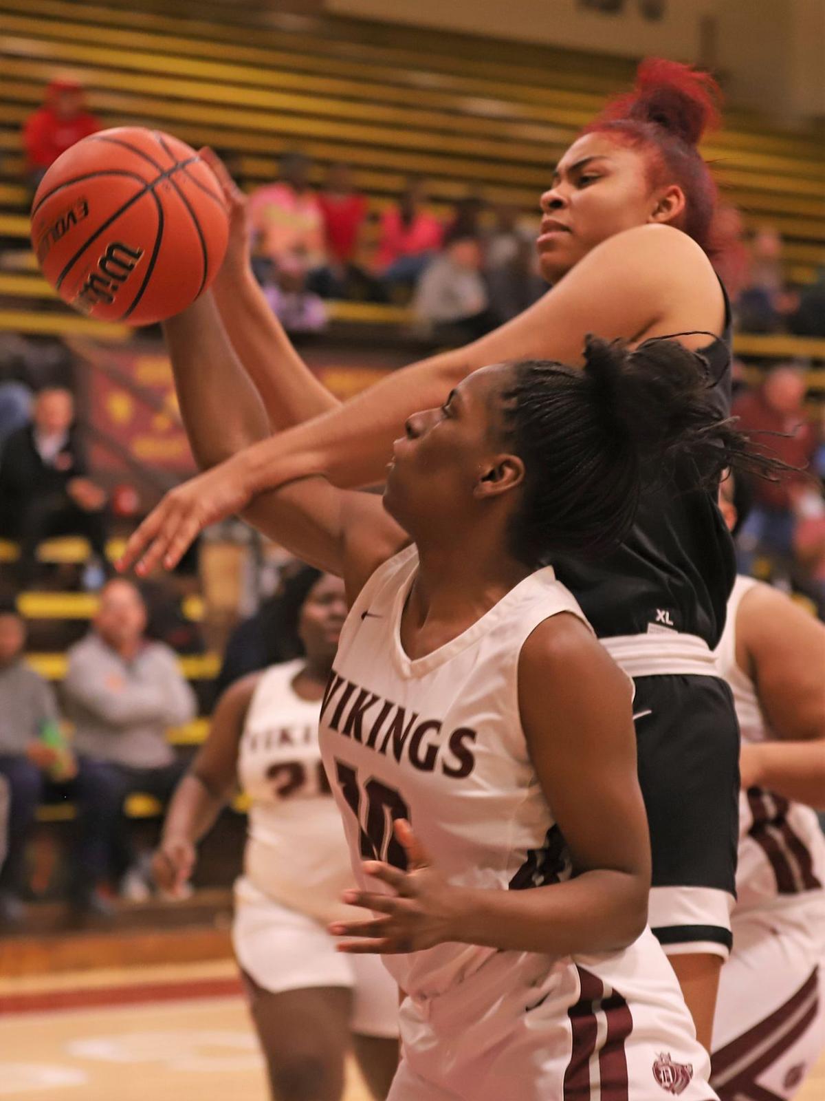Danville Cruises Past Champaign Central Sports Commercial News Com