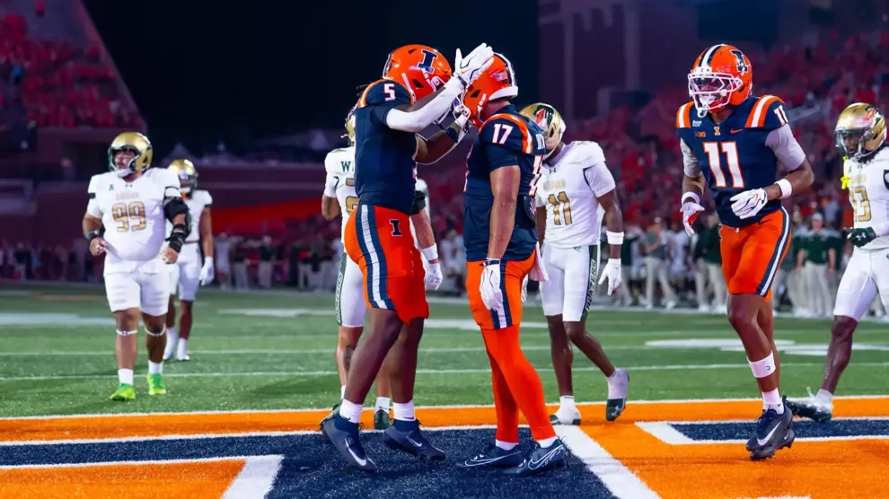COLLEGE FOOTBALL: Illini cruises in season opener