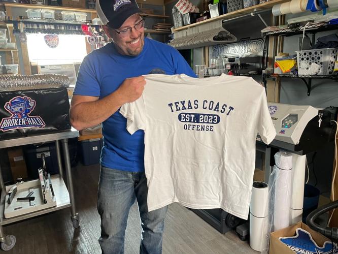 State Line man in NFL shirt business, Local News