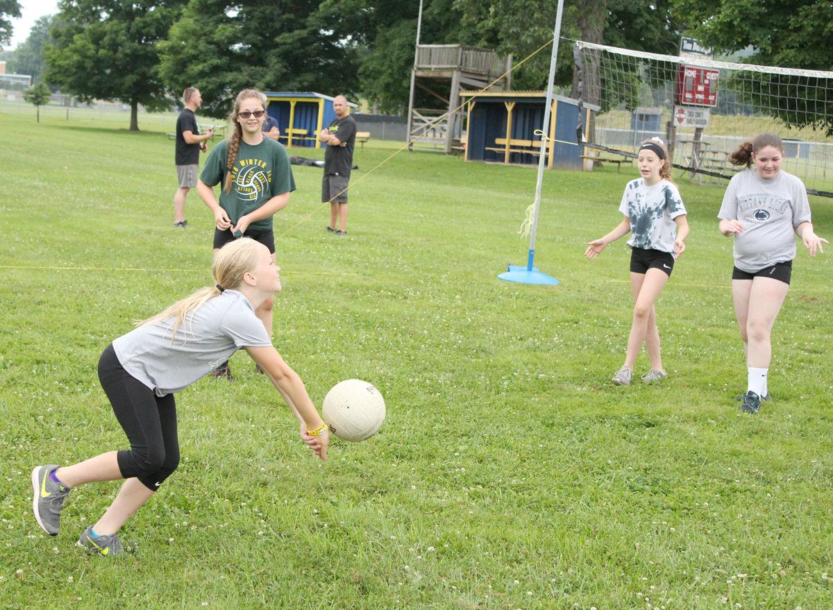 Public volleyball tournament takes place during July 4 celebrations