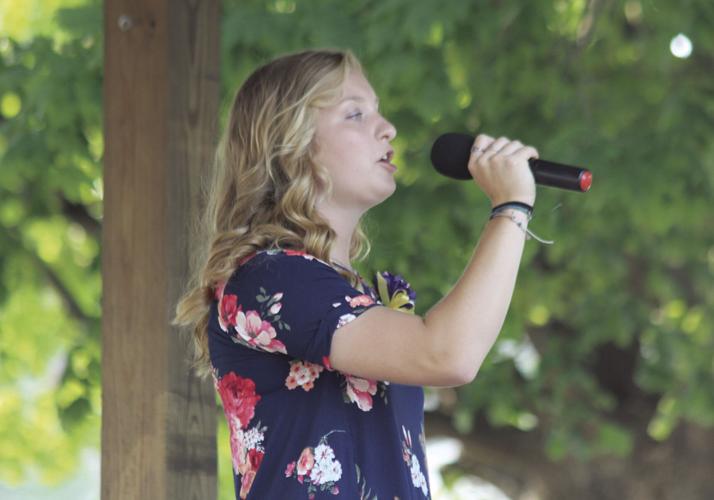 210804_ol_news_fair_molly_niewoehner_sings-img