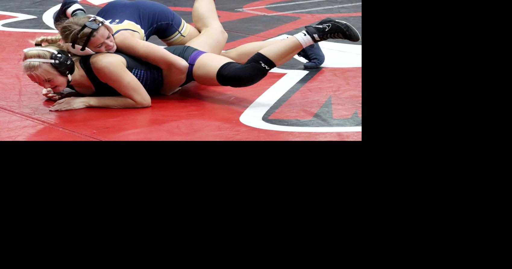 Oelwein hosts Girls Wrestling Invitational Saturday