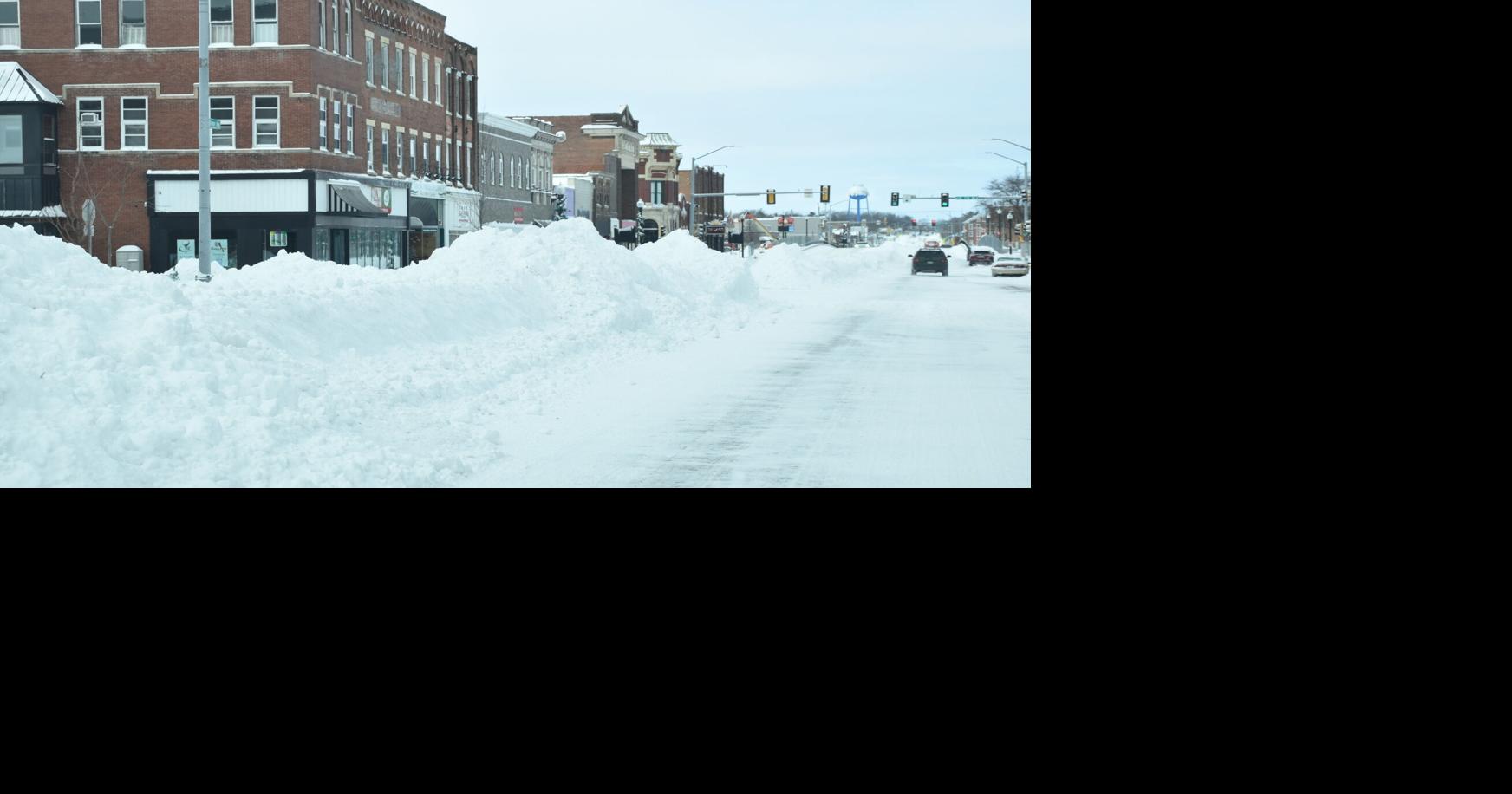 Digging out: Snow wallops Iowa over holiday weekend