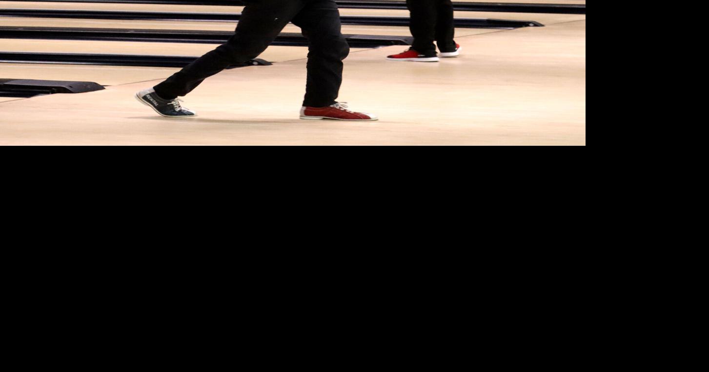 Oelwein bowling team places 4th at qualifying tournament