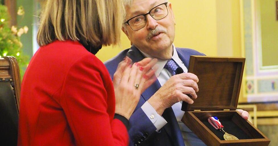 Former Gov. Branstad receives Iowa Award