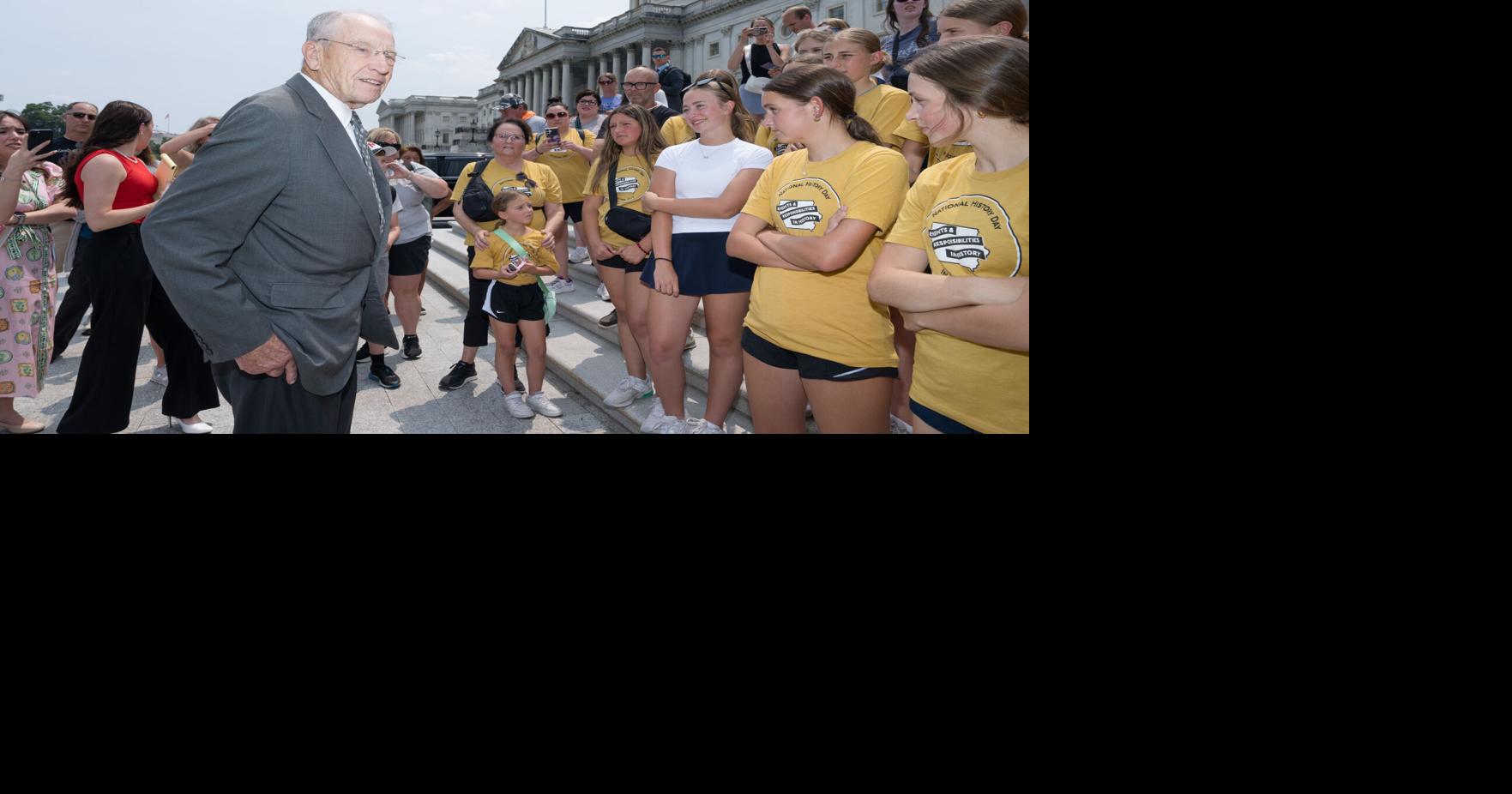 Grassley Meets with Iowa Students Participating in National History Day Contest