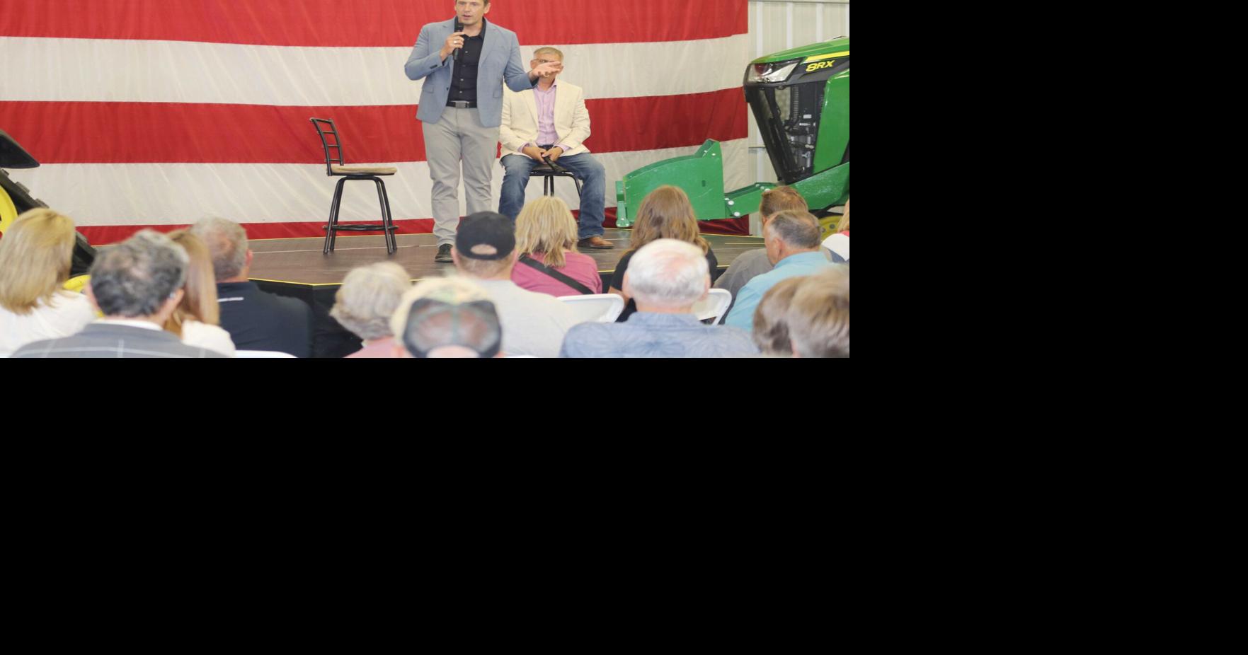 Lahn town hall draws big crowd