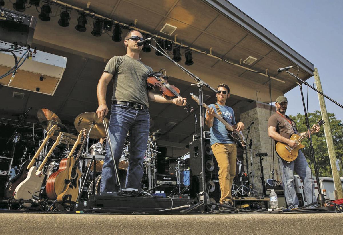 Oelwein Daily Register