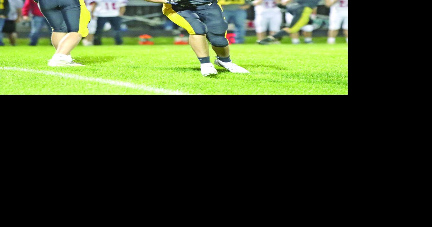 Newman Ramirez takes handoff EB.JPG | Sports | communitynewspapergroup.com