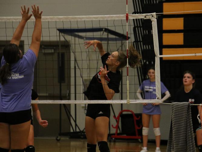 W-SR volleyball hosts youth camp