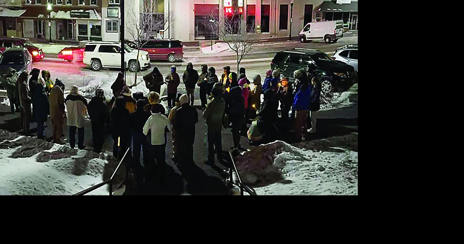 Candlelight vigil draws community members together in solidarity with Minnesota