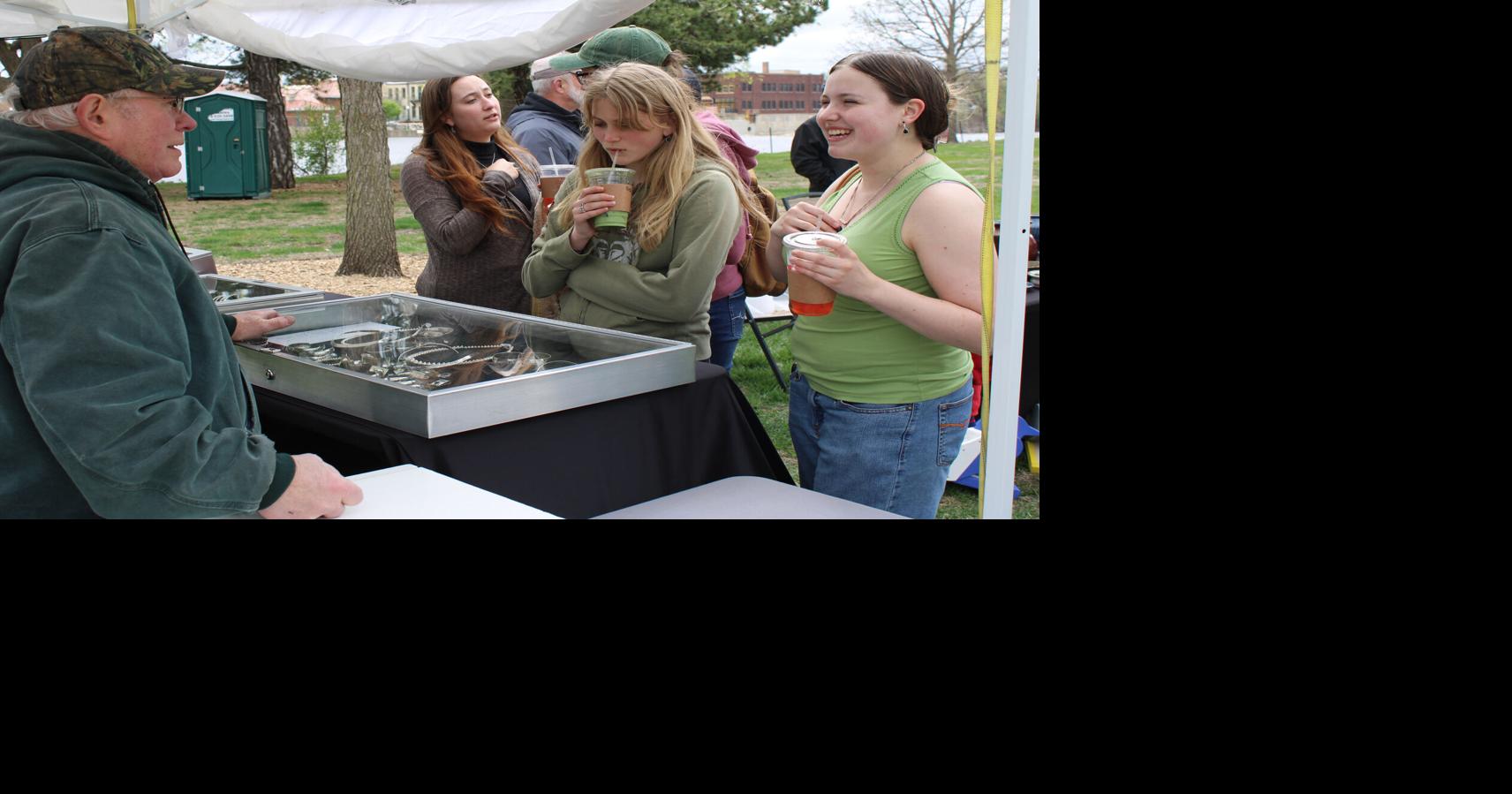 Art Walk Committee seeks artist applications for 21st annual show