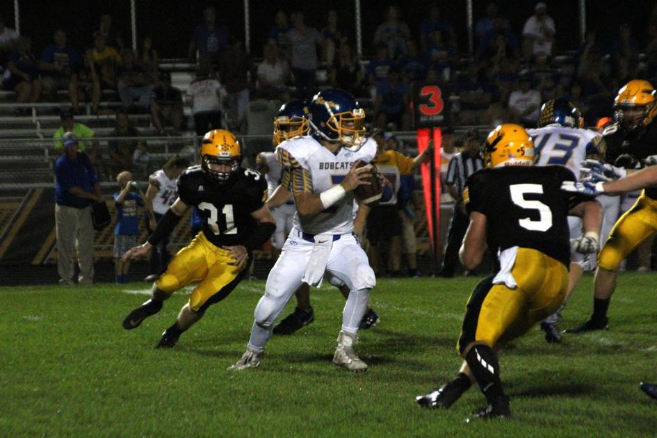 Go-Hawks pound Bobcats, 45-7