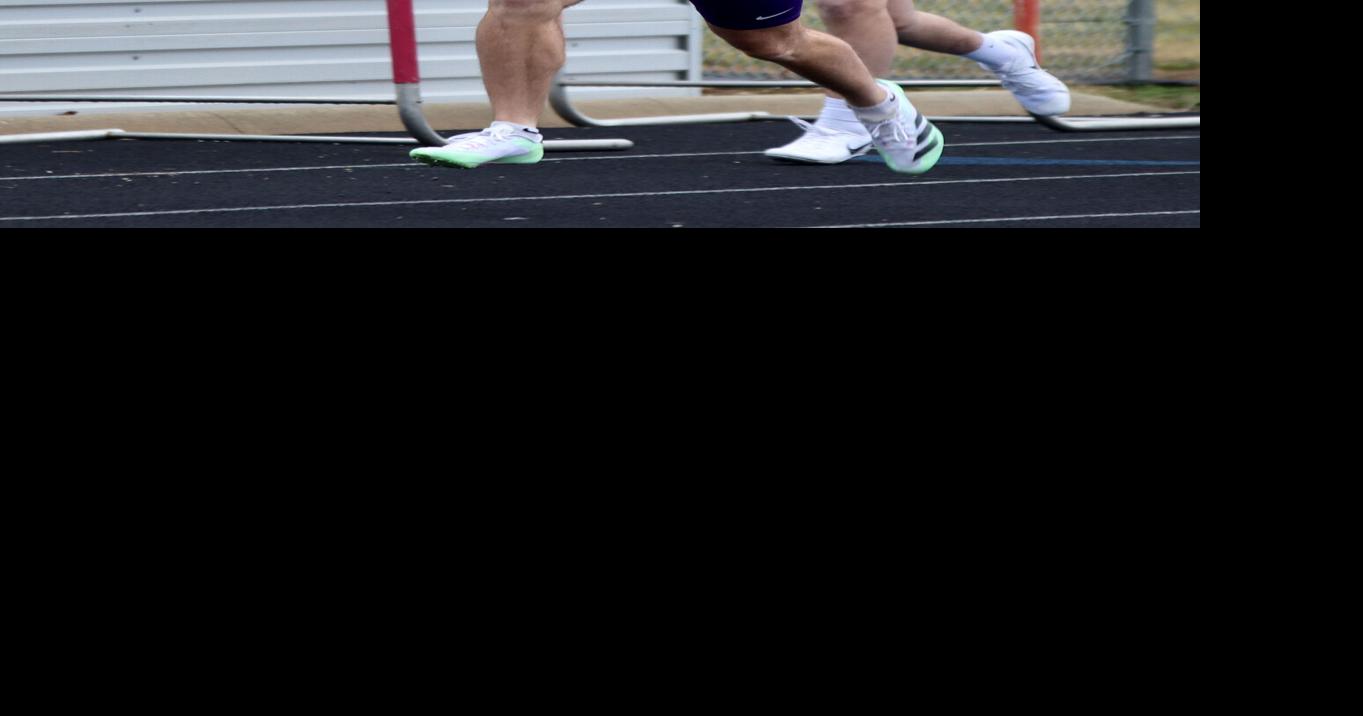 Oelwein boys win West Delaware Early Bird Invitational