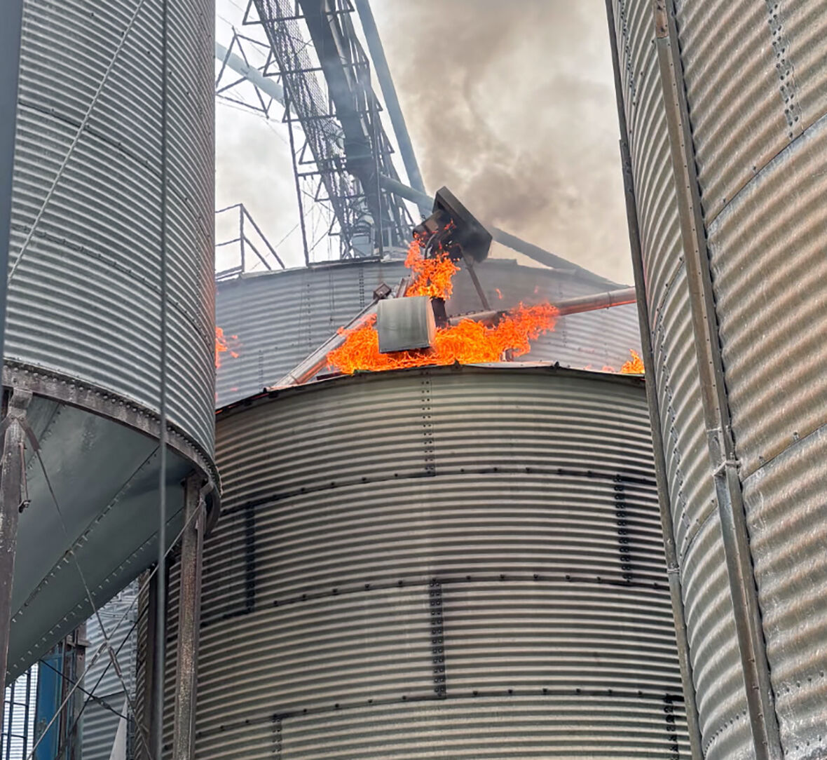Local fire crews battle Ossian grain bin fire | Local ...