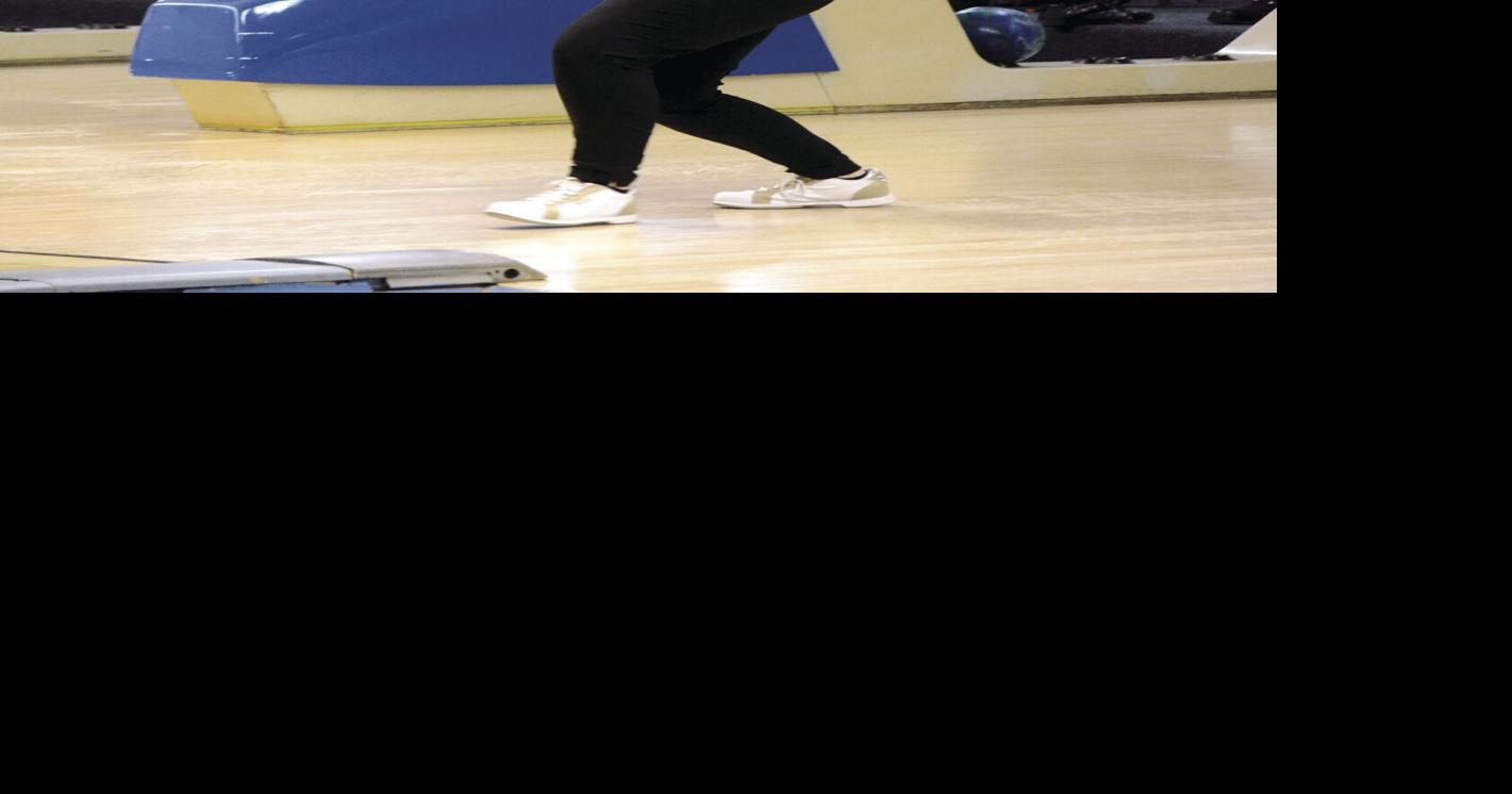 Oelwein girls earn first bowling win in Denver