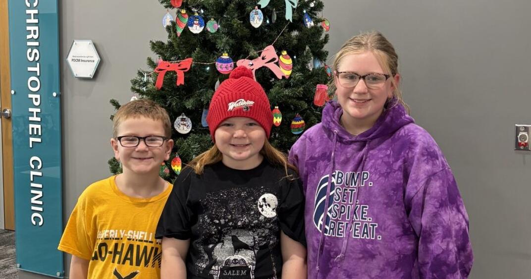 Local students help deck the halls at Waverly Health Center