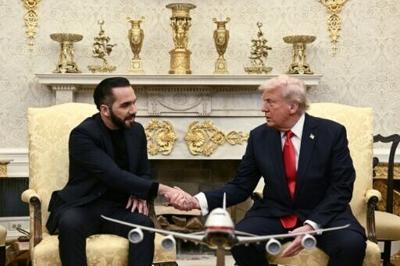 El Salvador's Nayib Bukele (L) is a key ally of US President Donald Trump