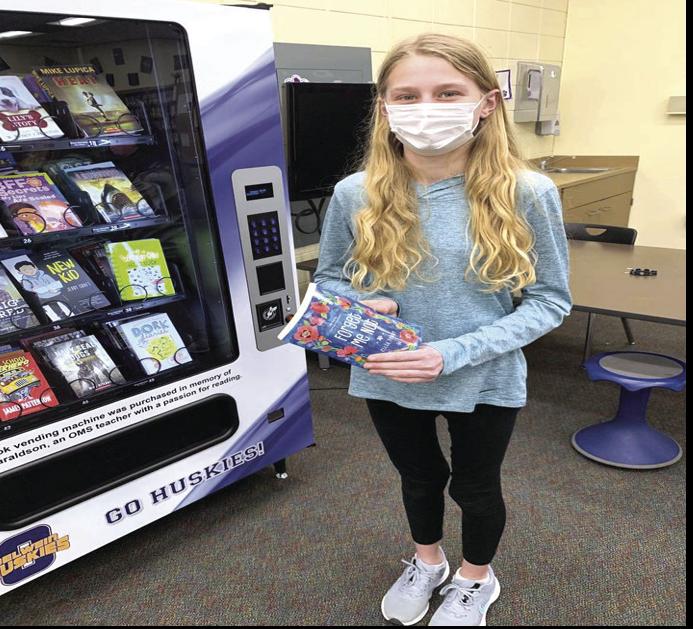 Book vending machine unveiled at Oelwein Middle School Oelwein Daily