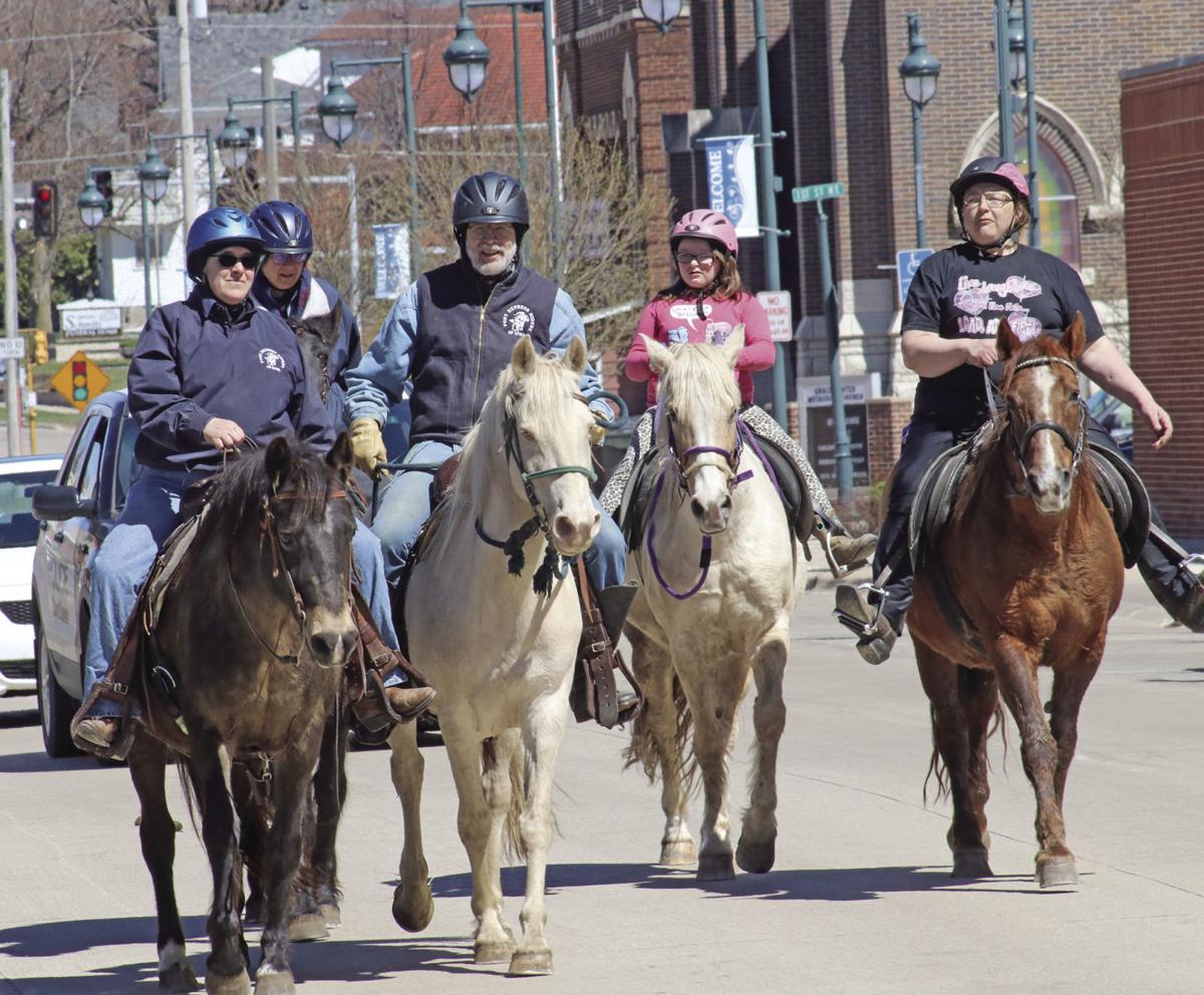 Pony Express Rides Through Oelwein On A Mission Local