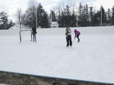 Springfield-area residents team up to build ice rink