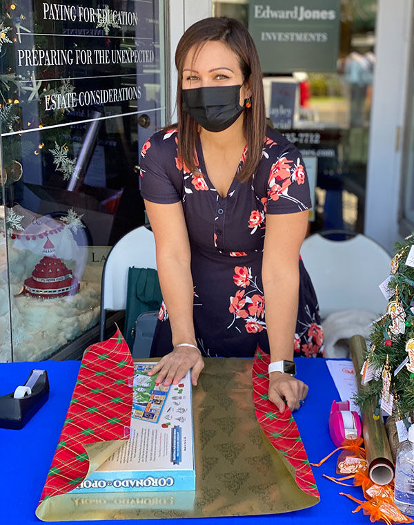 Weekend Sidewalk Sale Boosts Coronado Business - Vimarsana News
