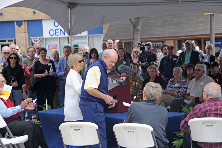 Honoring Acree: Legendary ‘63 CHS football coach honored with statue ...