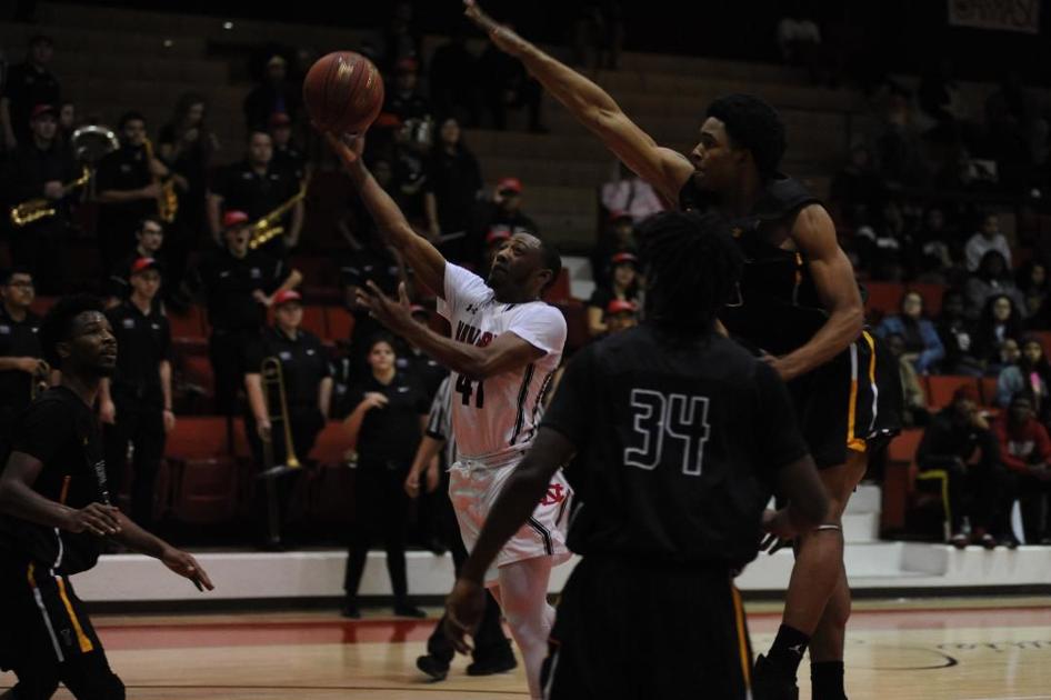 Navarro Basketball: Bulldogs are stunned by Tyler 86-80