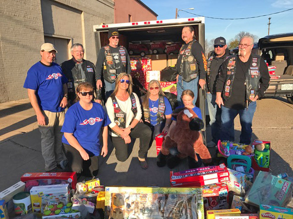 A Special Delivery: Motorcycle club delivers toys for kids | News ...