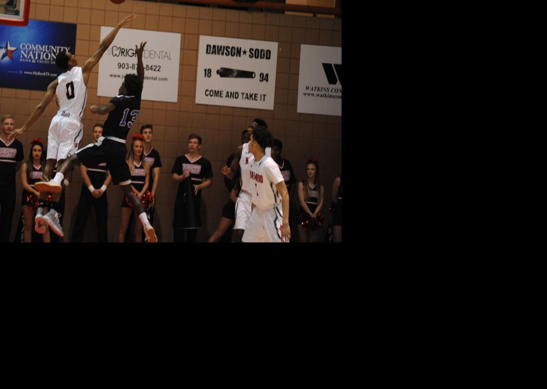 Navarro runs, guns, wins 118-74 to win 10th in a row