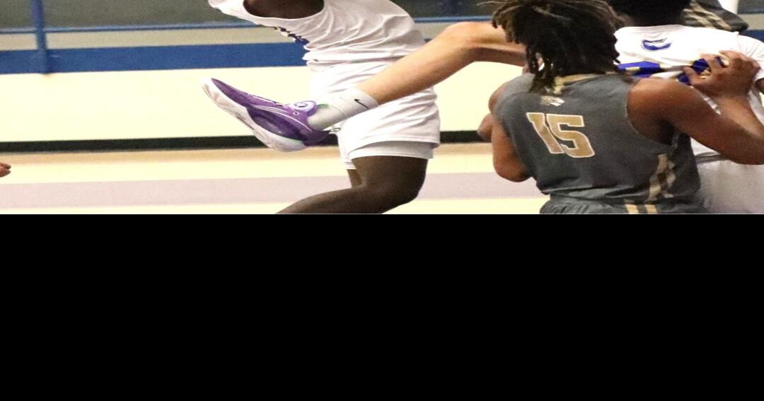 GC Basketball: Tigers open Corsicana Tournament with a thrilling game in front of a huge crowd