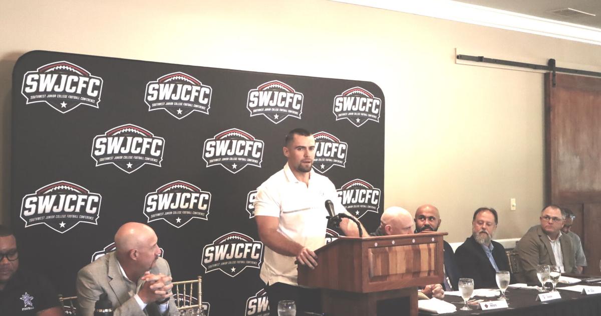Spots: Navarro football coach Jacques Guillot tells Media about shaping 2026 Dogs