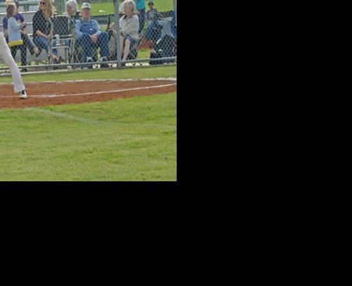 Kerens flashes some leather in 14-1 win to sweep Hawkins