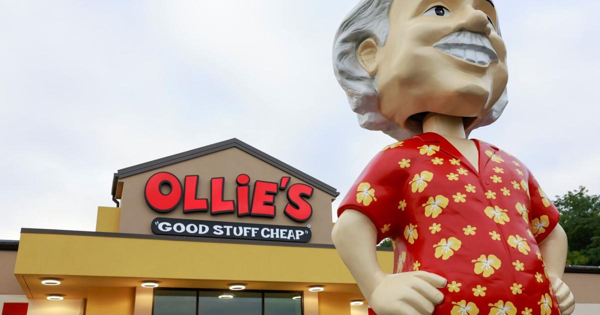 Ollie's sets record for World's Largest Bobblehead | News ...