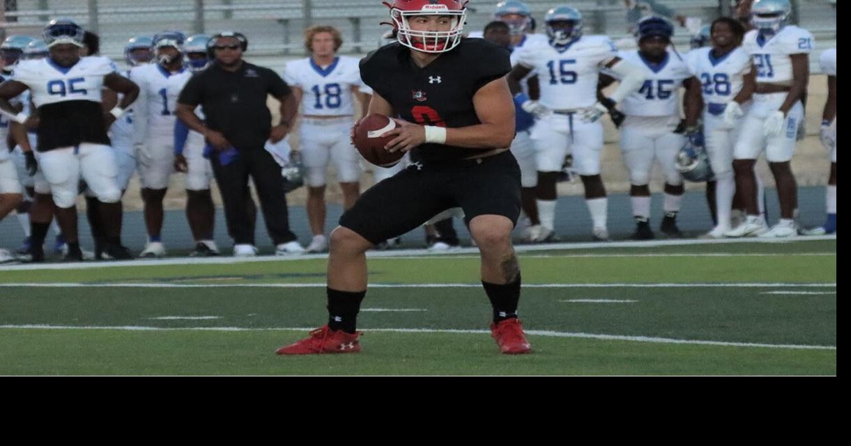 Navarro Football Dawgs win third in a row Sports