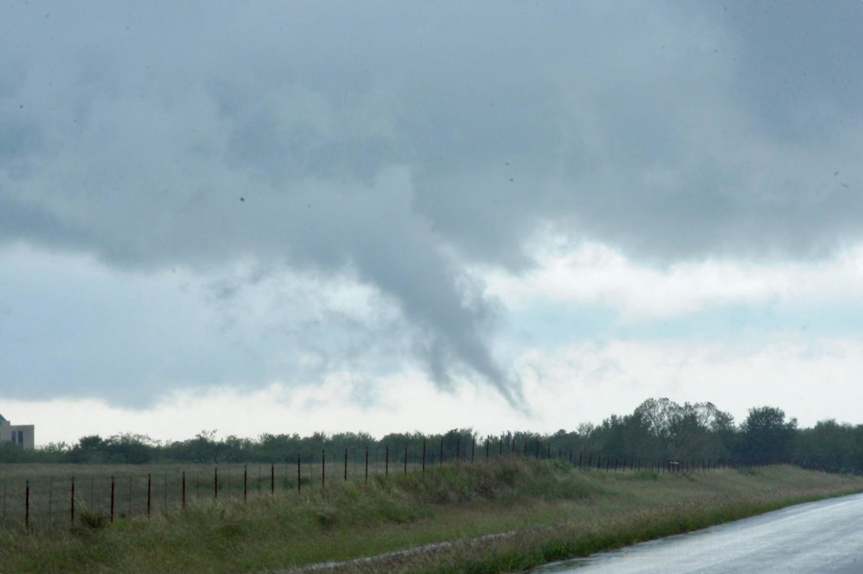 tornado touchdown today in illinois
