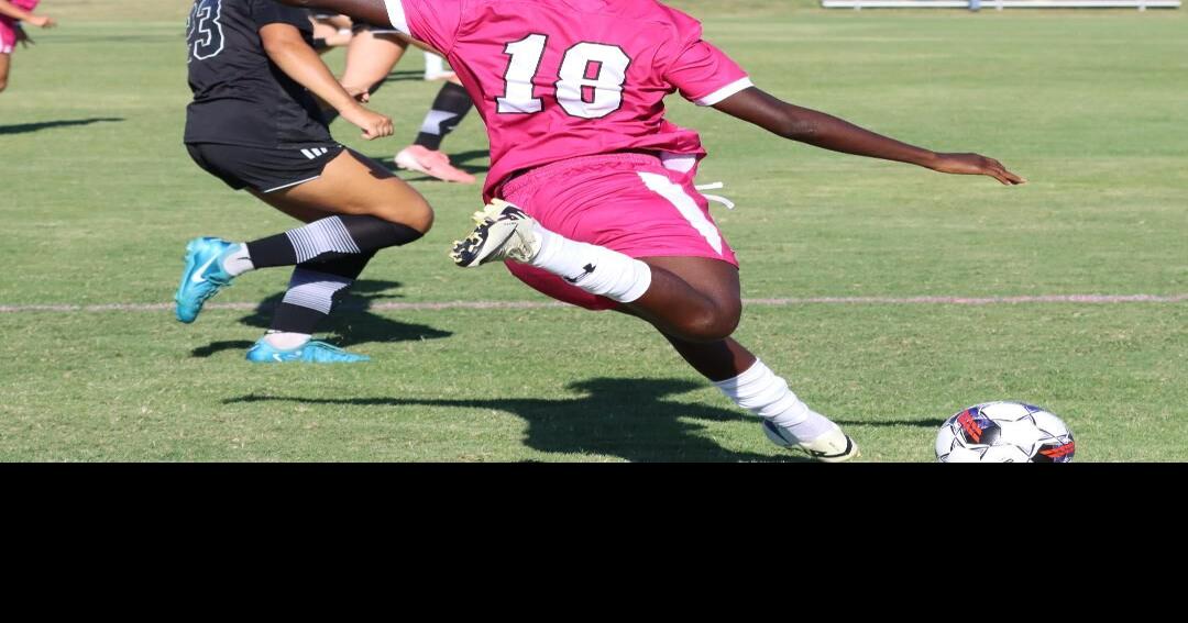 Navarro Soccer: Bulldogs beat Tyler 4-1 in landslide