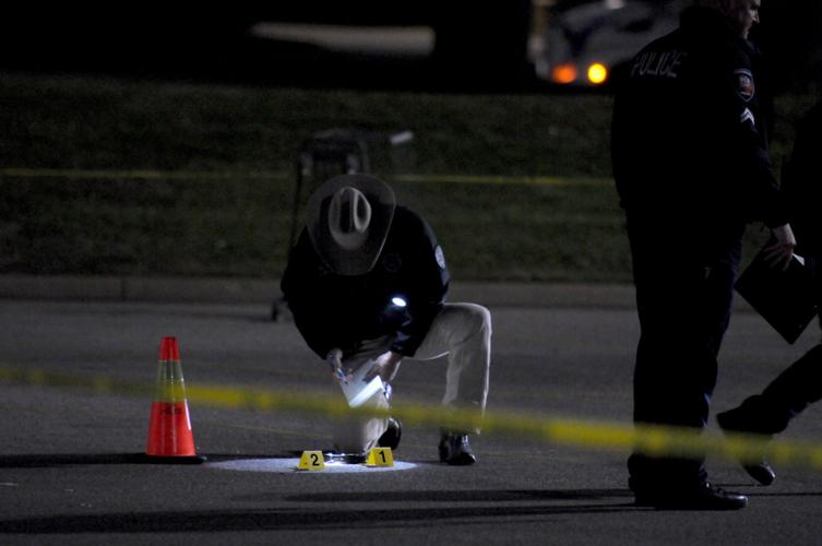 Huntsville police officer shoots hatchet-wielding man in Walmart ...