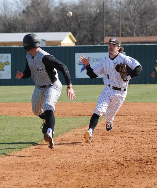 Bulldogs split doubleheader in Weatherford